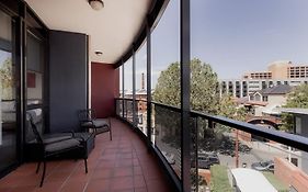 Inner-City 2 Bedroom Apartment - Perfectly Located